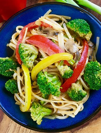 Spicy Peanut Rice Noodles with Broccoli and Peppers